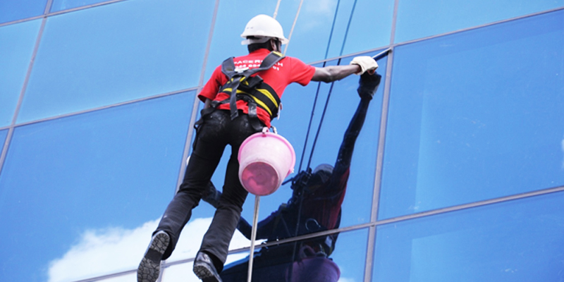 FAÇADE CLEANING SERVICES - SPACE REACH